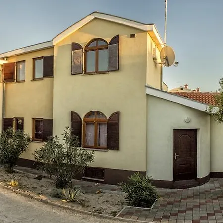Apartment Visnja *